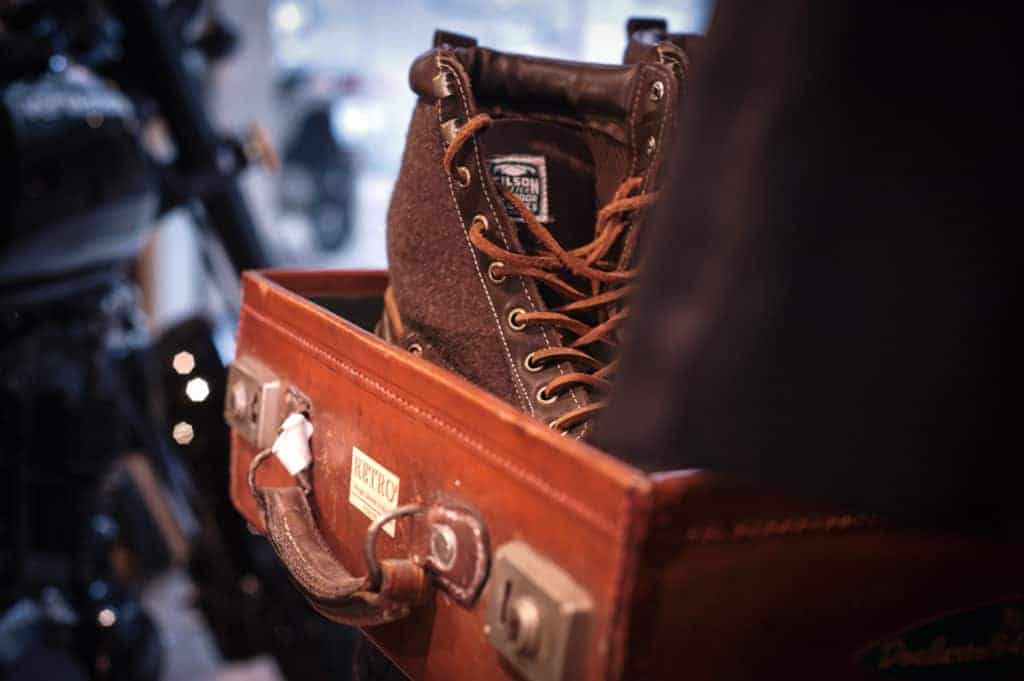 Retrò Verona Moto - dettaglio scarpa e borsa vintage