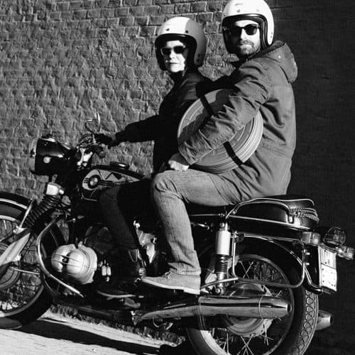 Silva Fedrigo e Alessandro Marotto della Rodaggio Film su BMW d'epoca