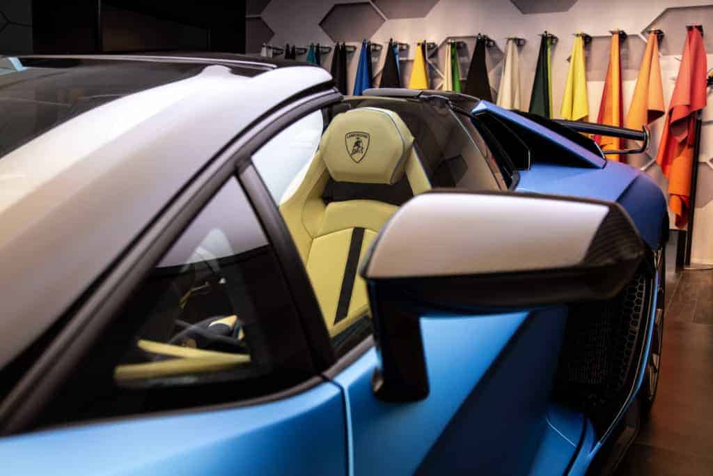 Dettaglio specchietto Lamborghini Aventador - Katia Bassi