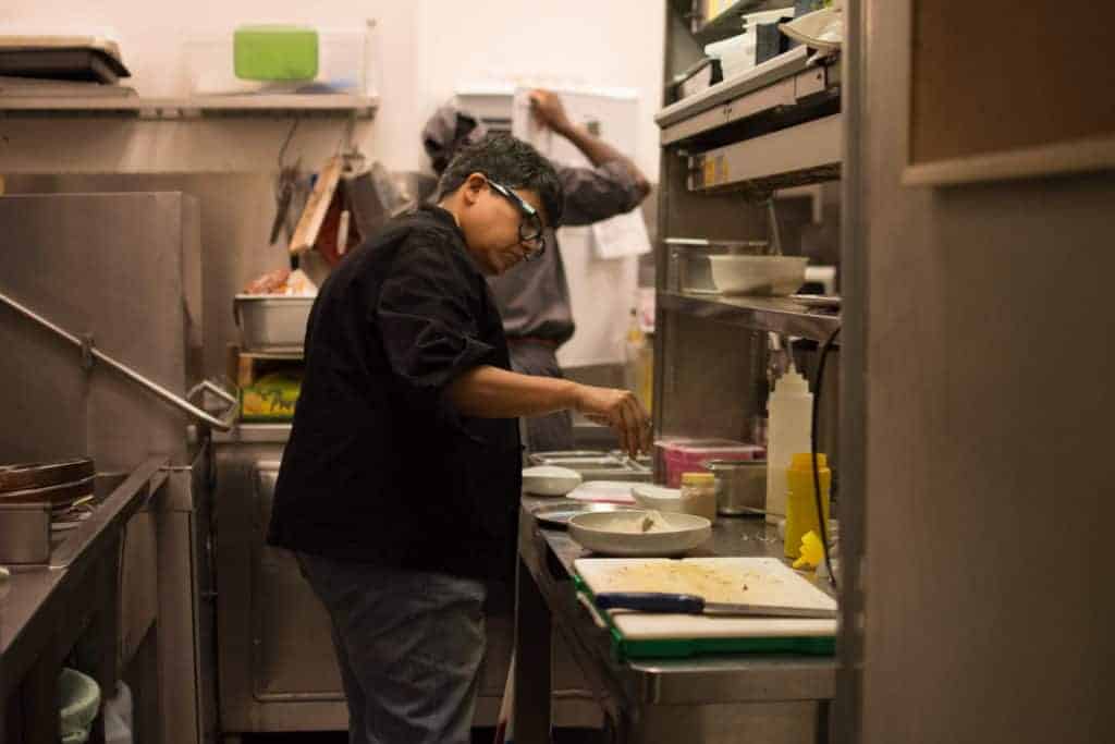 Ritu Dalmia chef in cucina