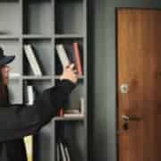 Vanessa Contini fotografa un modello