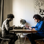 Francesco Franchi alla scrivania